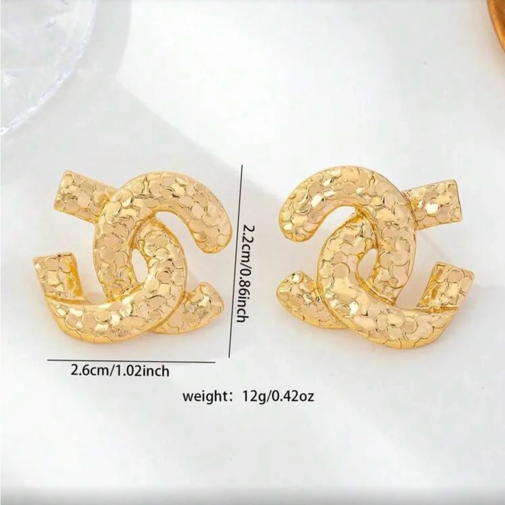 ✨Elegant Gold-Tone statement Earrings